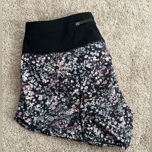 Floral Speed Up shorts 4” inseam - size 4 - lululemon